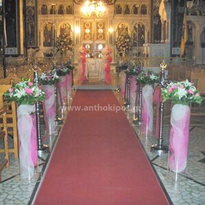 Εσωτερικός Στολισμός Γάμου με συνθέσεις λουλουδιών σε λευκό ροζ