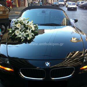 Στολισμός Αυτοκινήτου Γάμου με σύνθεση λουλουδιών σε λευκές ασημί αποχρώσεις