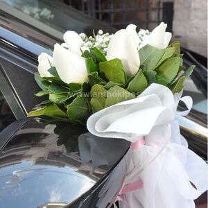 Στολισμός Αυτοκινήτου Γάμου με λευκά μπουκέτα, με τριαντάφυλλα, στους καθρέφτες