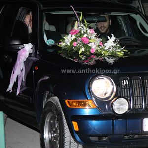 Στολισμός Αυτοκινήτου Γάμου με υπέροχα λευκά και λιλά λουλούδια